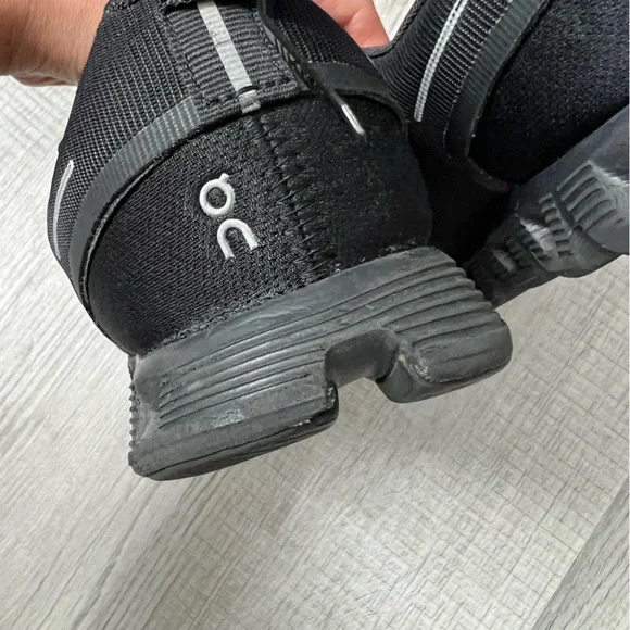 ON RUNNING ON CLOUD 6 Jet Black Performance Sneakers Size 8 - Picture 11 of 16